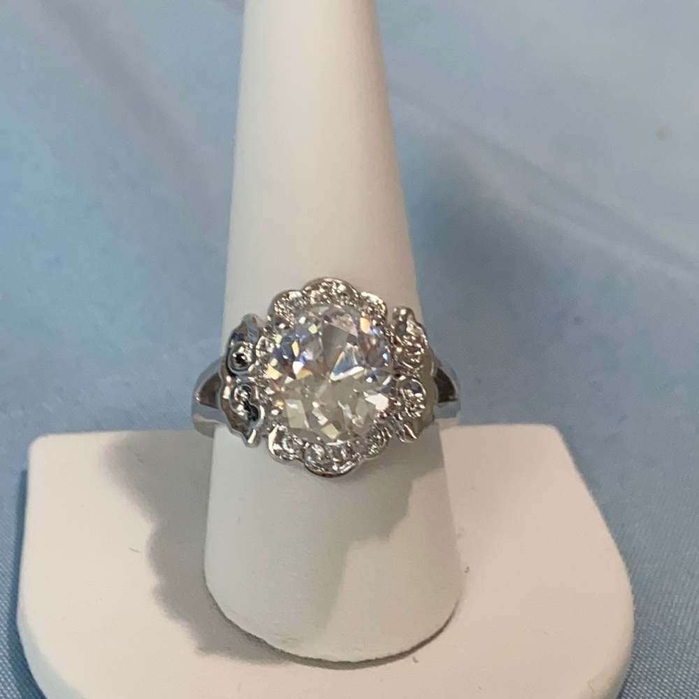 Silver tone stone ring